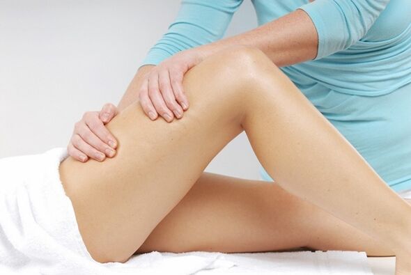 Performing a massage for varicose veins of the lower extremities